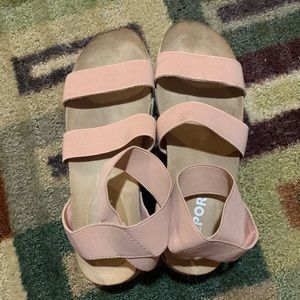Report platform sandals